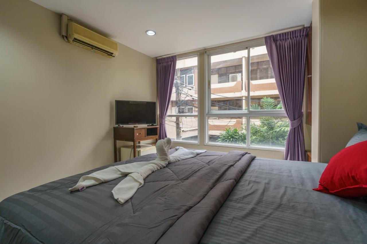 Cheqinn Bed Sukhumvit 4 Nana Plaza Bangkok Exterior photo
